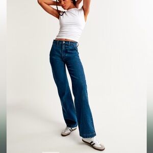 Abercrombie • 90’s Relaxed Jean High Rise
